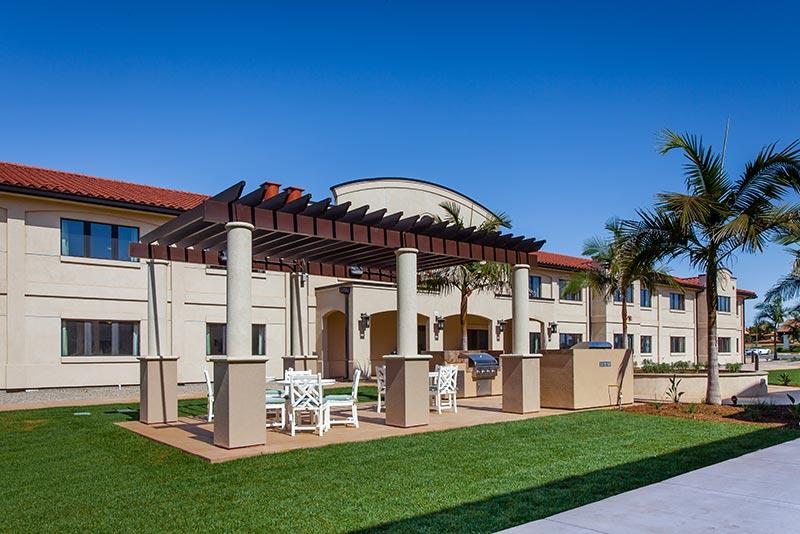 Miramar Inn picnic area with lawn and palm trees